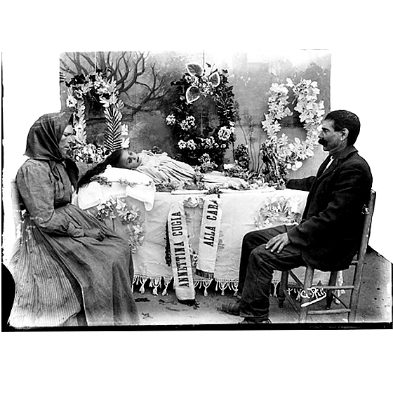 Giulio Pili - Campidano, Esposizione salma di bambina- Annettina Cugia