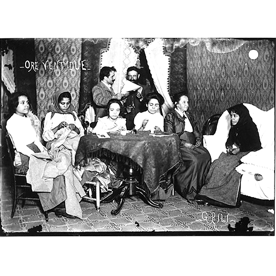 Giulio Pili - Campidano, Gruppo misto in un interno- Ore ventidue