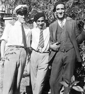 Joan Pujol García, al centro, con alcuni amici prima della guerra civile spagnola.