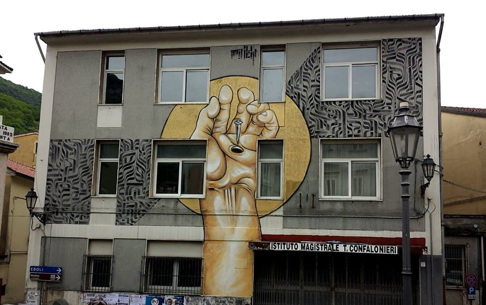 Opera dello street artist romano Mr. Klevra all'Istituto Magistrale T. Confalonieri di Campagna (SA)