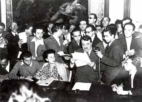 Il ministro dell'Interno Giuseppe Romita legge i risultati del referendum istituzionale del 2 giugno 1946 (Publifoto, Milano)