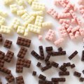 Mattoncini LEGO in cioccolato dell’illustratore e designer giapponese Akihiro Mizuuchi
