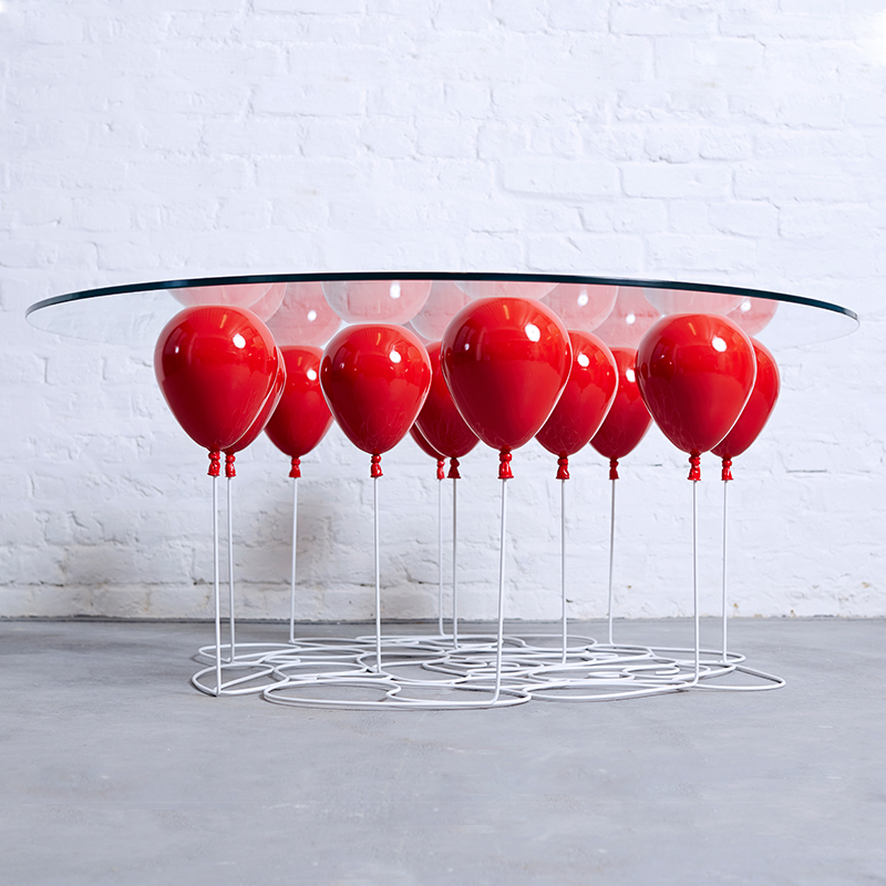 "UP Balloon Coffee Table" dello studio inglese Duffy London