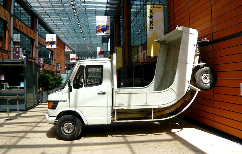 Opera dell'artista austriaco Erwin Wurm