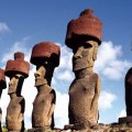 Isola di Pasqua – Moai con il caratteristico copricapo (pukao)