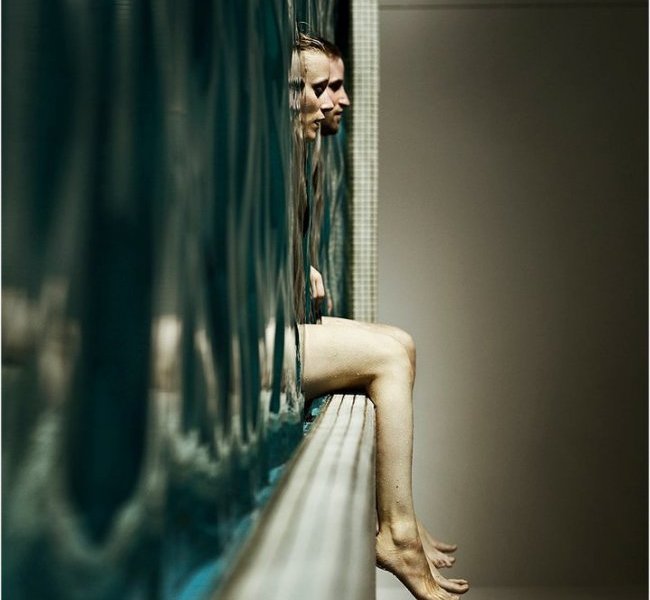 "In the pool" del fotografo svizzero Nihls Holgersson