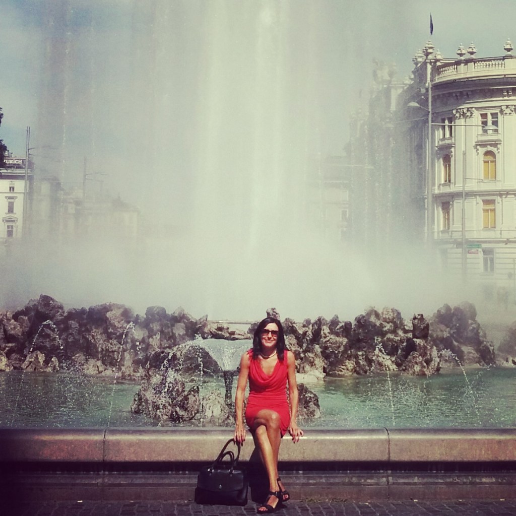 Rossa come la passione che mi lega all'arte in generale e a Gustav Klimt in particolare. Passione che si alimenta con zampilli di emozioni che Vienna sta facendo straripare.