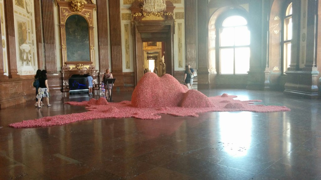 Ernesto Neto “O tempo lento do corpo que é pele”, 2004