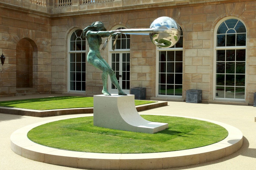 "The force of nature" di Lorenzo Quinn