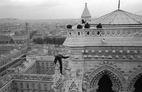 Philippe Petit - Cattedrale di Notre Dame a Parigi