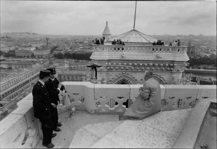 Philippe Petit - Cattedrale di Notre Dame a Parigi