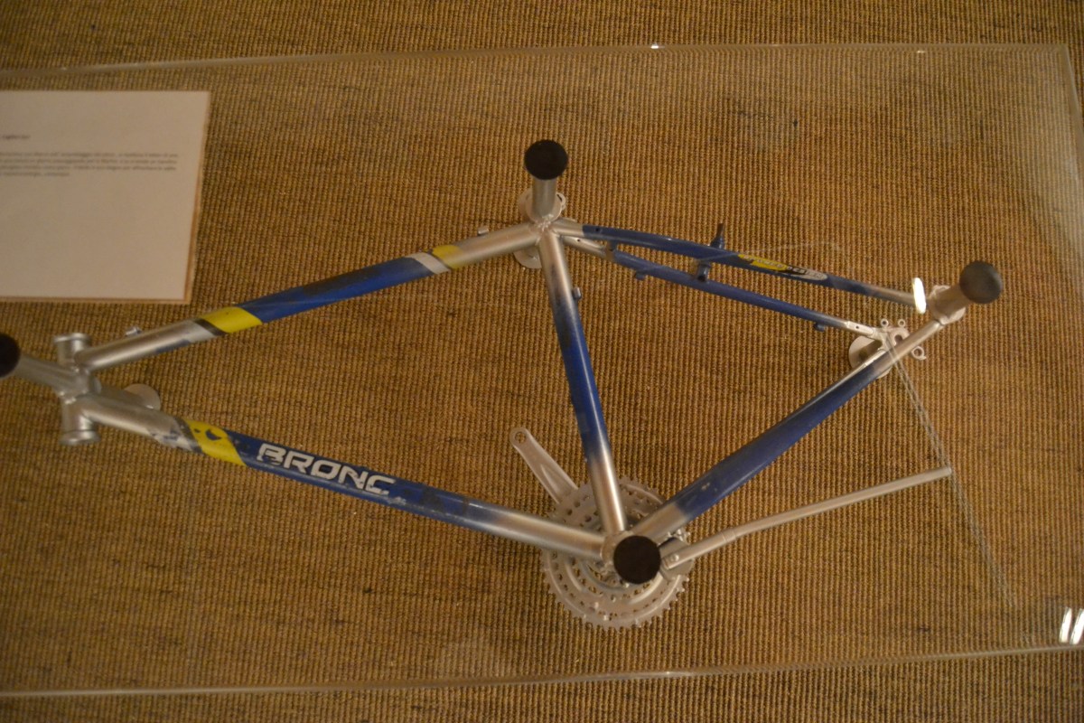 Davide Volponi - Pedala (Tavolo da un avazzo di bicicleta Alig'art 2011)