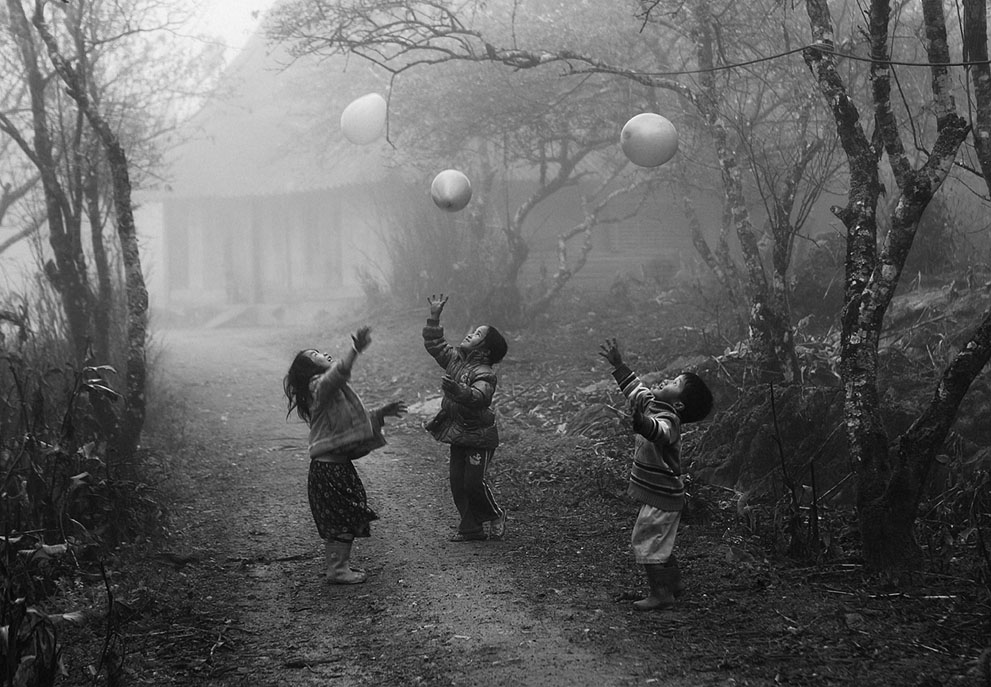 H'Mong minority children were playing with their balloons on a foggy day in Moc Chau - Ha Giang province, Vietnam. Shooting time Jan 2012." (© Vo Anh Kiet/National Geographic Traveler Photo Contes