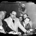 Durante il proibizionismo, Al Capone controllava la malavita di Chicago con decine di omicidi attribuiti a lui e la sua banda, compresa la strage di San Valentino nel 1929.  – Chicago Tribune historical photo