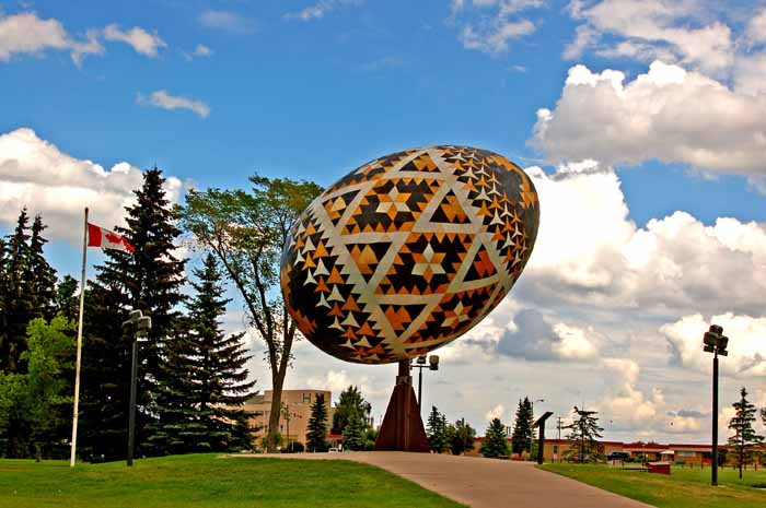 L'uovo di Pasqua di Vegreville (Canada) - opera di Paul Maxum Sembaliuk
