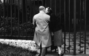 Un mondo di baci by Mario De Biasi