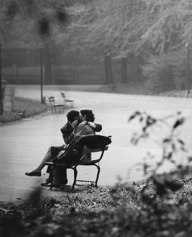 Un mondo di baci by Mario De Biasi