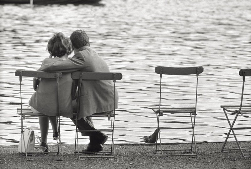 Un mondo di baci by Mario De Biasi