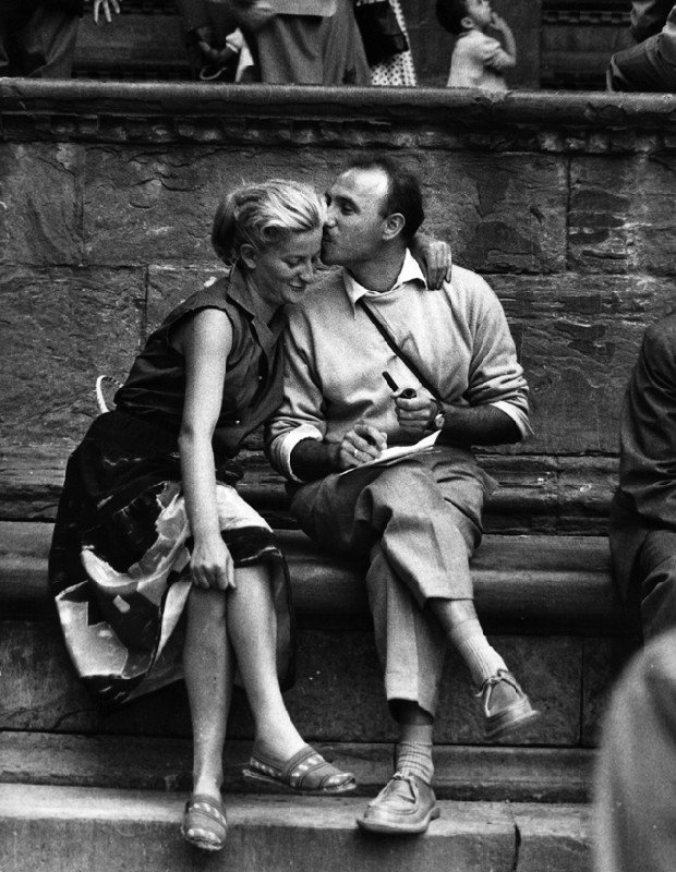 Un mondo di baci by Mario De Biasi