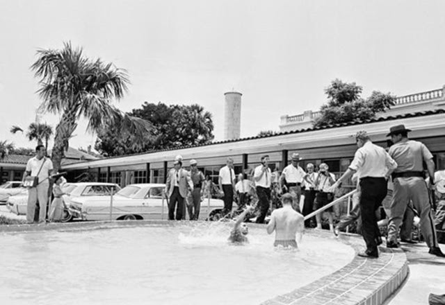 Molti dei manifestanti furono arrestati