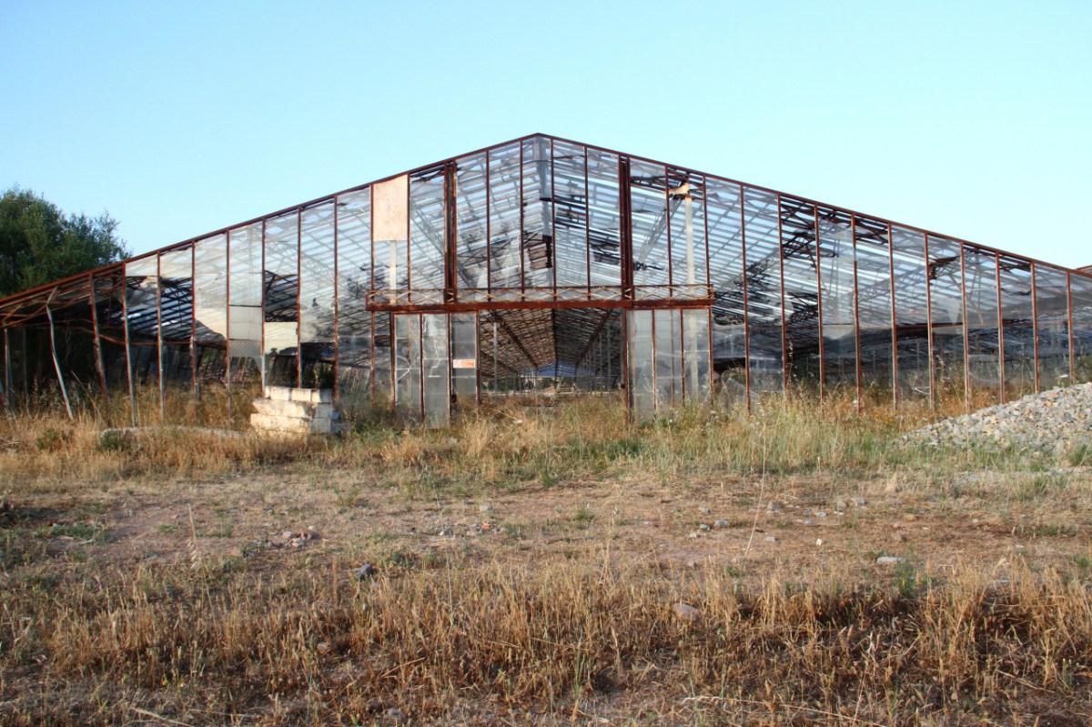 Occhio Riflesso - mostra di Tonino Casula in una vecchia serra abbandonata