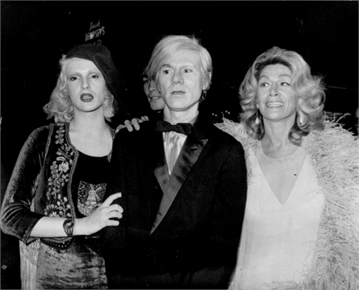 Andy Warhol, 1971 Con Candy Darling e Sylvia Miles ©AP Photo