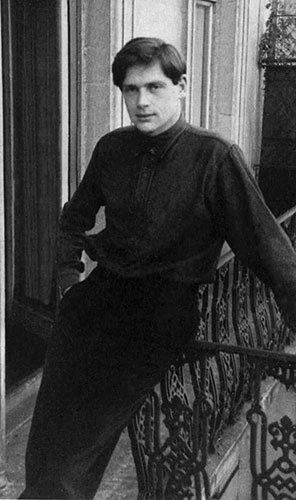 Ken Russell nel 1950, quando era un fotografo a Londra. Fotografato nel suo appartamento a Linden Gardens, Notting Hill Gate, Londra. Credits foto: Topfoto