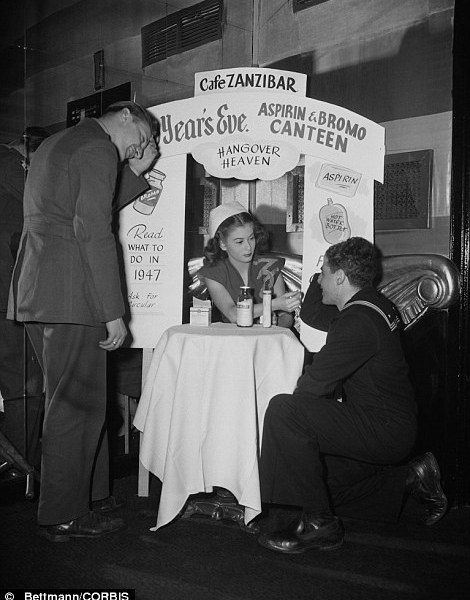 Una cabina da sbornia presso il Cafe Zanzibar nel Capodanno 1945