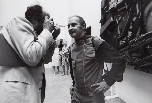 Arman, con il giornalista Rolly Marchi, 1968