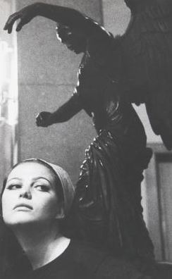 Claudia Cardinale , ca. 1960–1969. Fotografia di Ugo Mulas