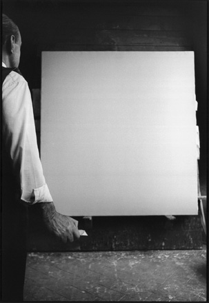 L'attesa: Lucio Fontana fotografato da Ugo Mulas, Milano 1964