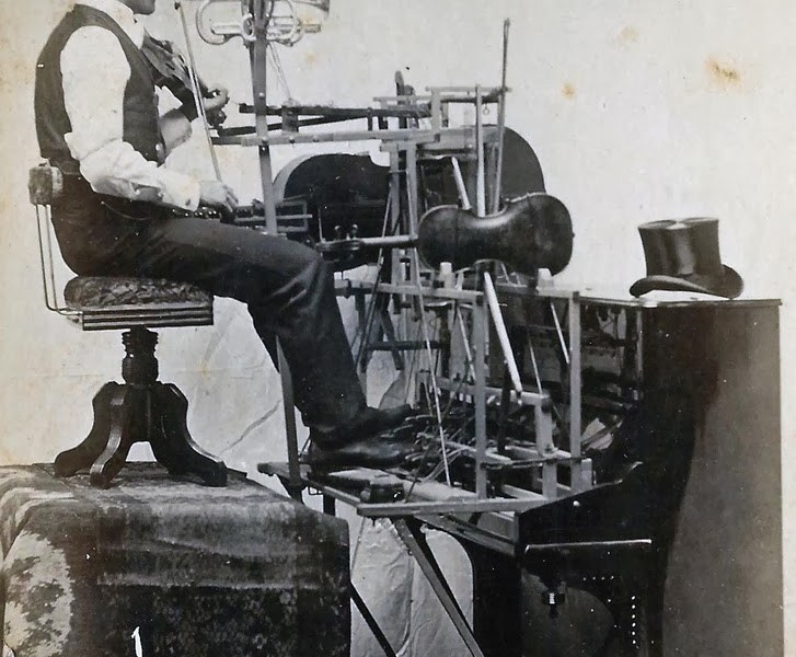 One man band, fine 1800