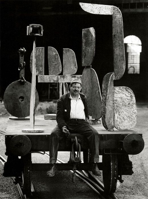 Lo scultore David Smith fotografato da Ugo Mulas