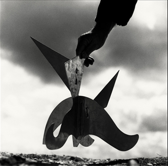 Ugo Mulas - Alexander Calder, Saché 1963. Ugo Mulas©Eredi Ugo Mulas