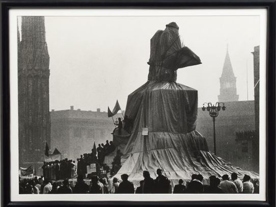 Christo and Ugo Mulas - Wrapped monument to Vittorio Emanuele