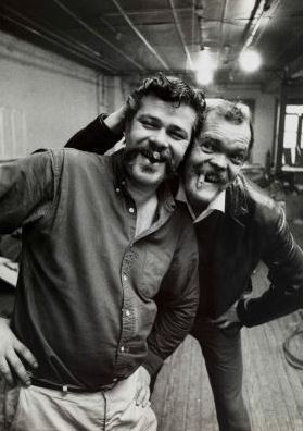 New York, John Chamberlain e Neil Williams , ca. 1965. Fotografia di Ugo Mulas