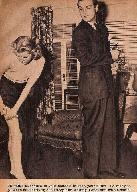 Vestitevi nel boudoir per mantenere il vostro fascino. Siate pronte in orario! Non fatelo aspettare. Salutatelo con un sorriso