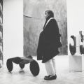Visitatore nella galleria di Leo Castelli New York , 1964. Fotografia di Ugo Mulas
