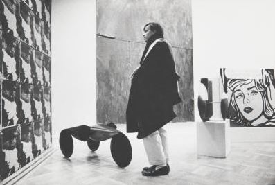 Visitatore nella galleria di Leo Castelli New York , 1964. Fotografia di Ugo Mulas