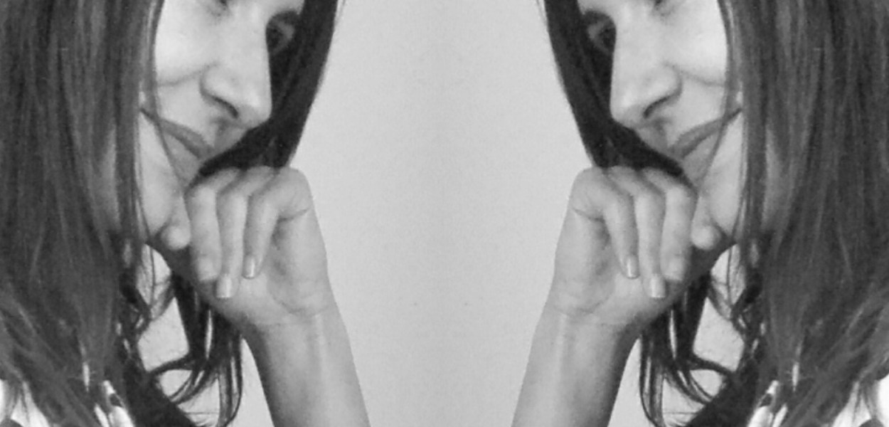 Mirroring myself - Flirting - Sketch 2/6