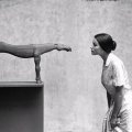 Eve Arnold , Silvana Mangano con una scultura di Brancusi , MoMA, New York, 1956