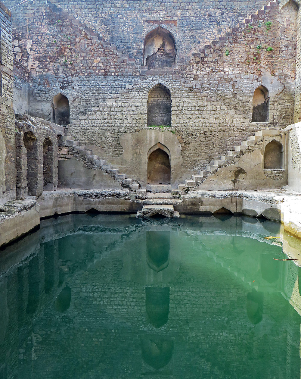 The Vanishing Stepwells of India - Victoria Lautman (Ujala Baoli Mandu. Madhya Pradesh. Late 15th-early 16th century)