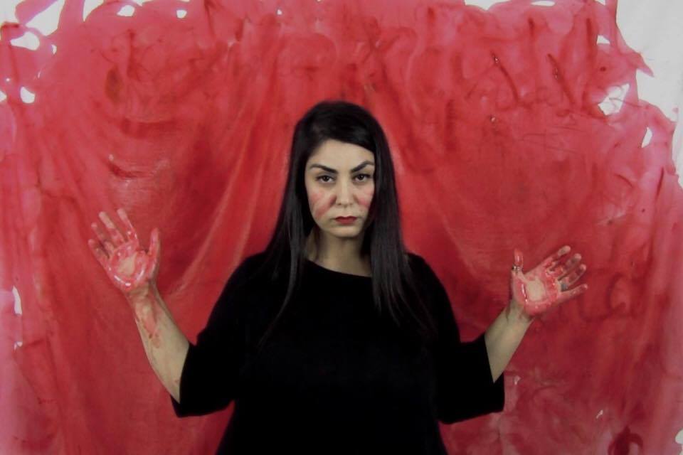 Monica Mura - Non + Sabas Tinguidas. (Non più lenzuola macchiate) 2016. #nonmaissabastinguidas. Azione collaborativa in Rete tra Spagna e Italia + Performance 25N contro la violenza di genere. Concello de Ribadavia. (Spagna) (azione / performance / paesaggio sonoro)