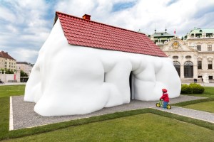 Erwin Wurm, Fat House, 2003. © Belvedere, Vienna. Photo Johannes Stoll - © Bildrecht, Vienna, 2017