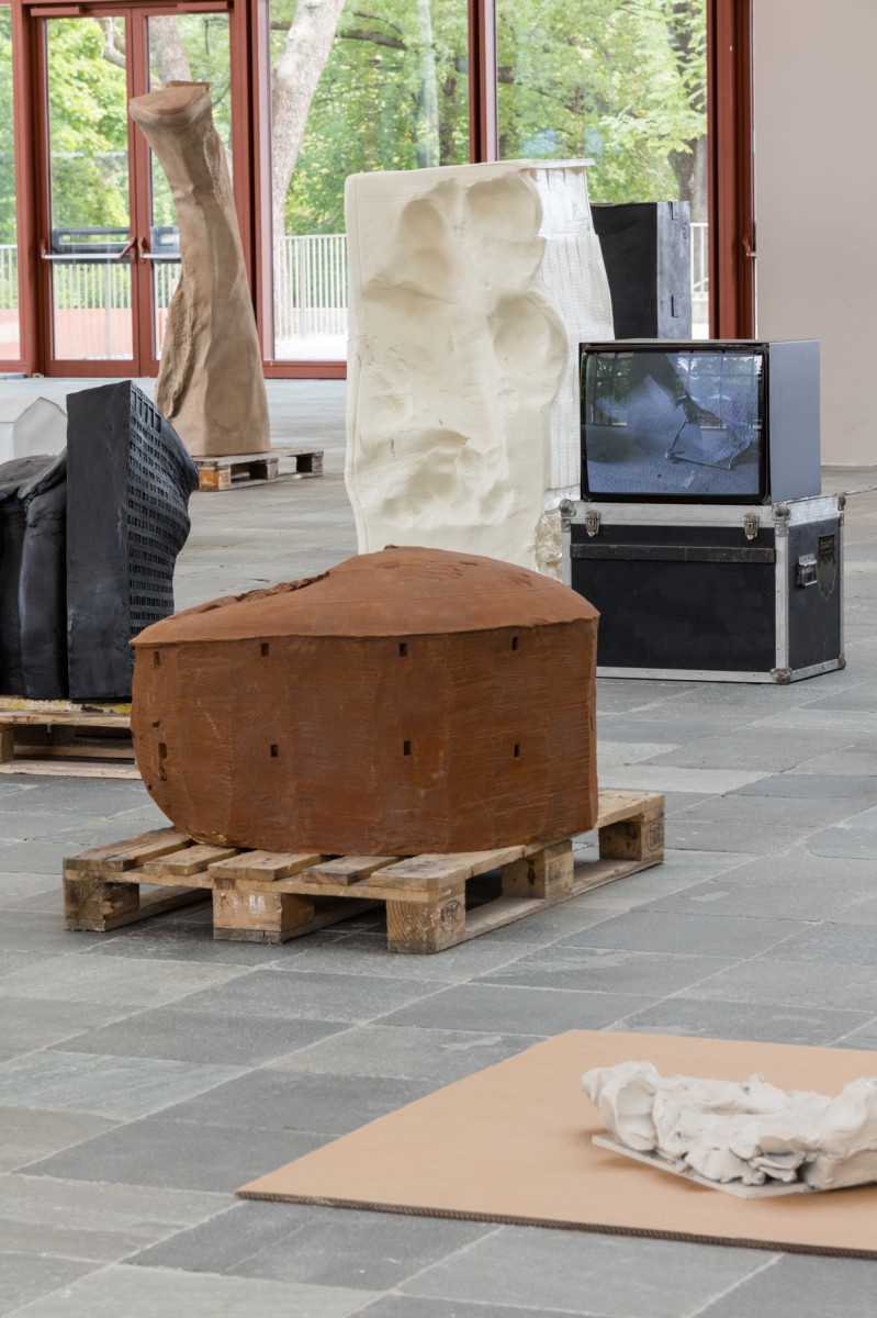 Exhibition View "Erwin Wurm. Performative Sculptures" - Photo Johannes Stoll @Belvedere, Vienna