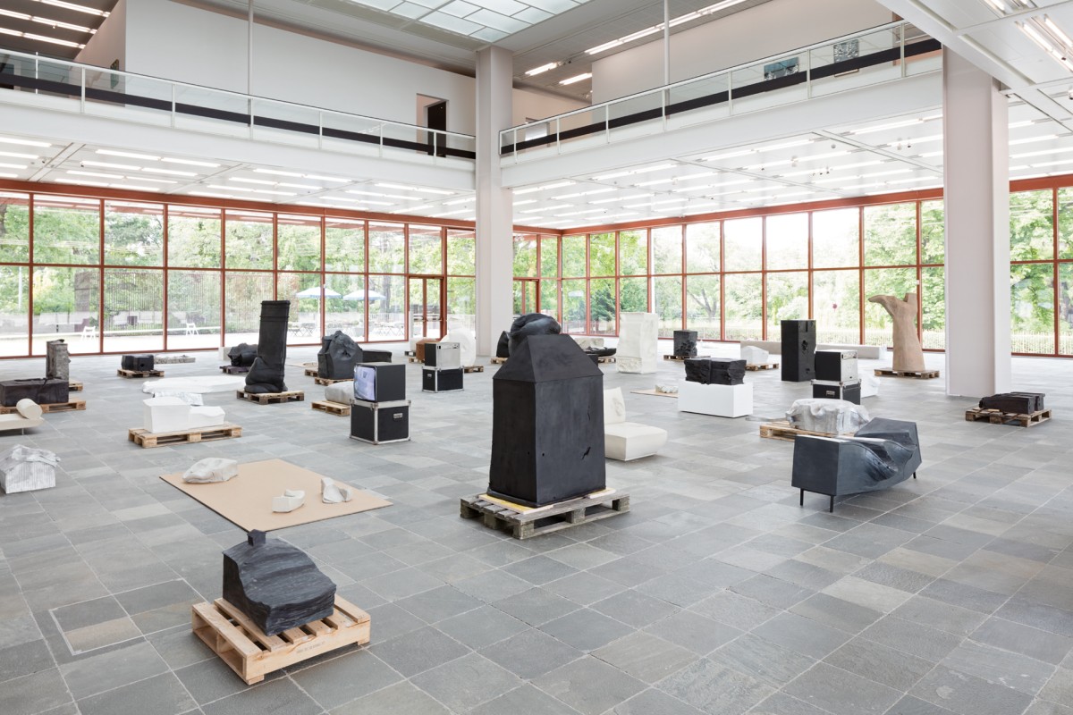 Exhibition View "Erwin Wurm. Performative Sculptures" - Photo Johannes Stoll @Belvedere, Vienna