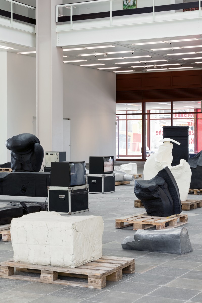 Exhibition View "Erwin Wurm. Performative Sculptures" - Photo Johannes Stoll @Belvedere, Vienna