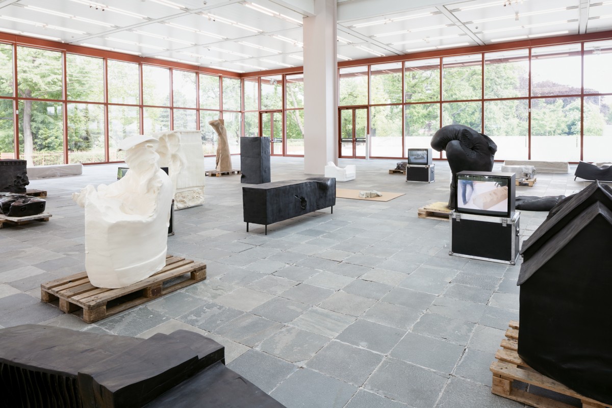 Exhibition View "Erwin Wurm. Performative Sculptures" - Photo Johannes Stoll @Belvedere, Vienna