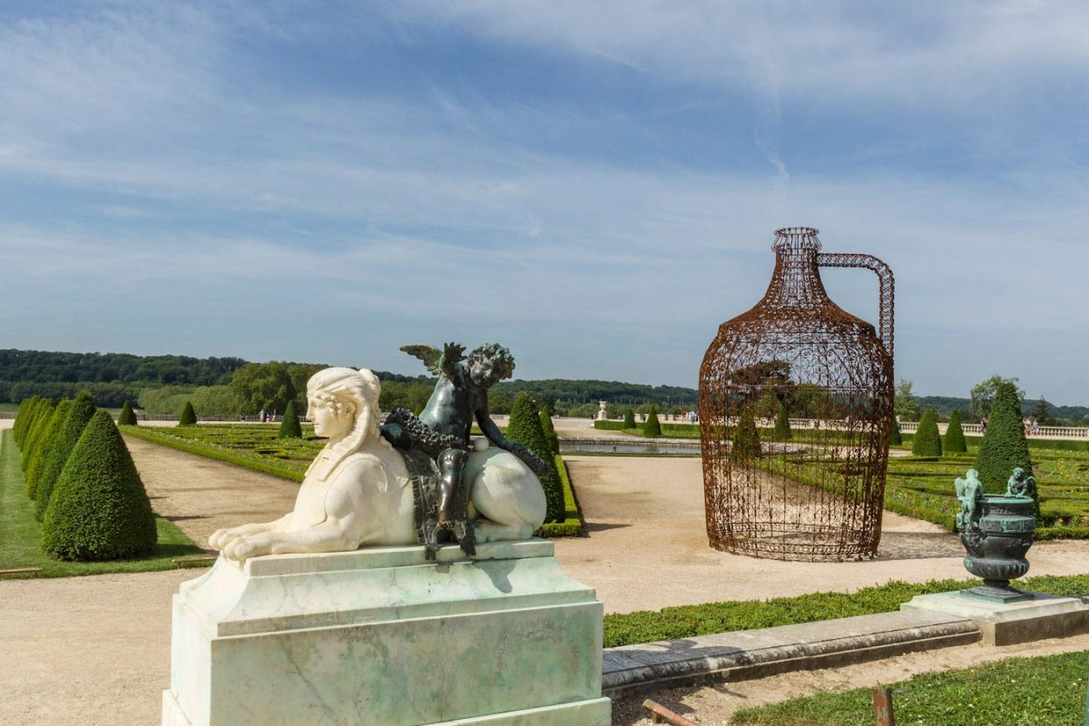 Joana Vasconcelos - Pavillon de Vin, 2011