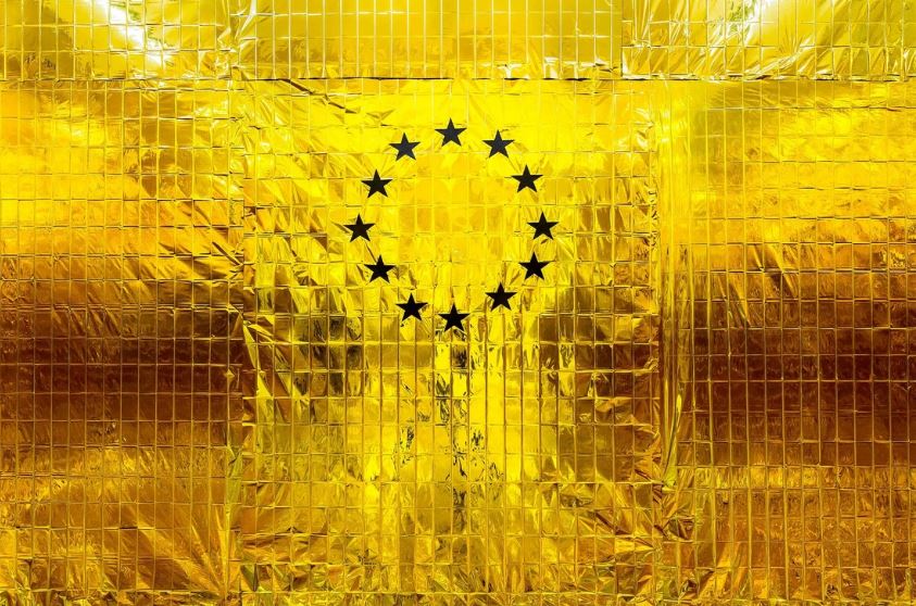 Leonardo Boscani - Golden Zimmer, 2017 - Coperte isotermiche 300 mq circa. Museo MAN Nuoro - courtesy MAN Nuoro - @photo Giuseppe Dessì